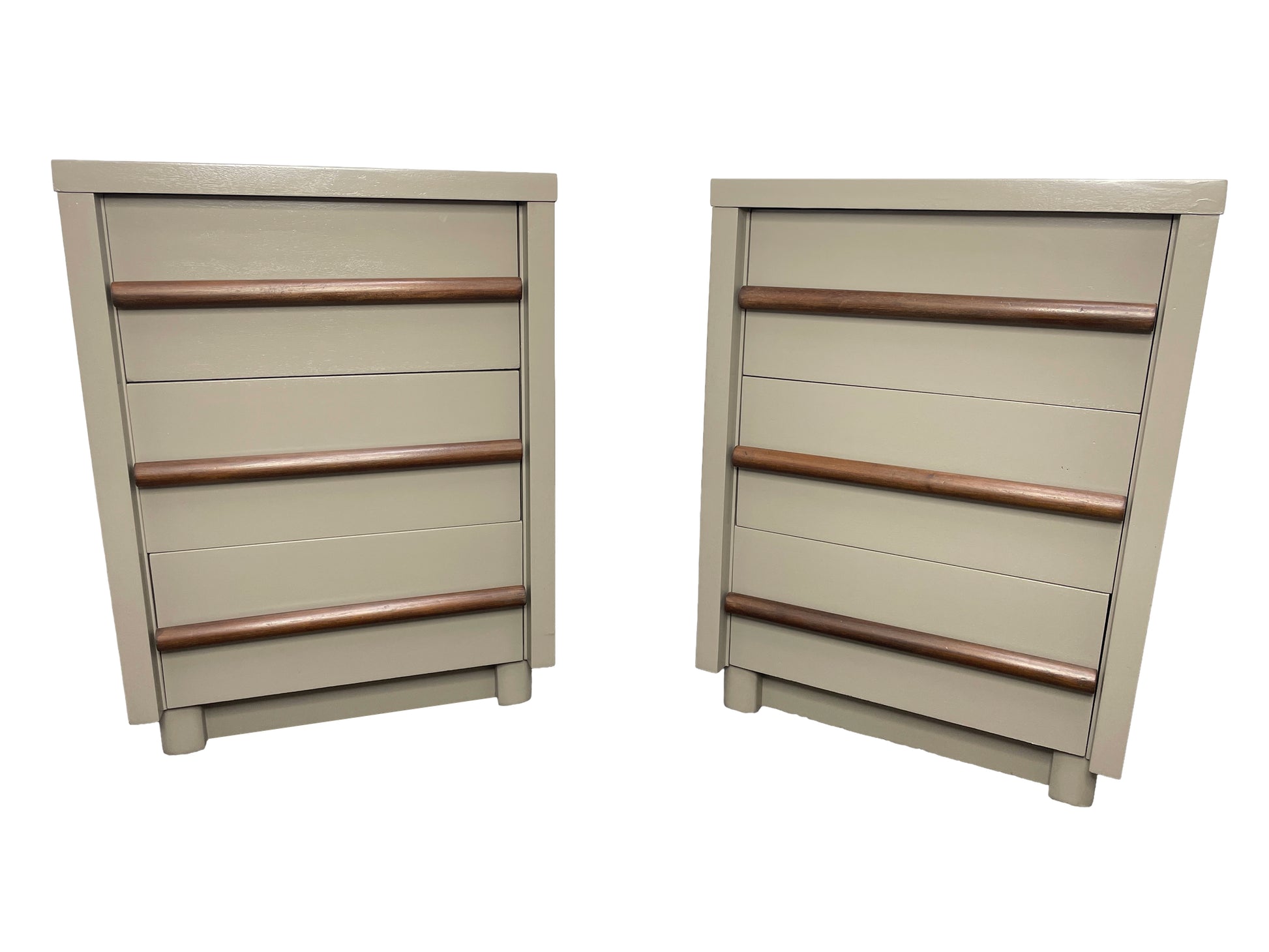 Front view of a pair of restored American of Martinsville nightstands in chestnut gray lacquer with walnut drawer pulls and three drawers.