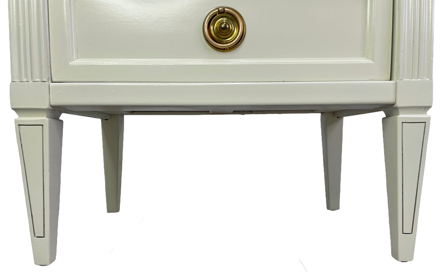 Detail of tapered legs on American of Martinsville nightstand in off-white lacquer
