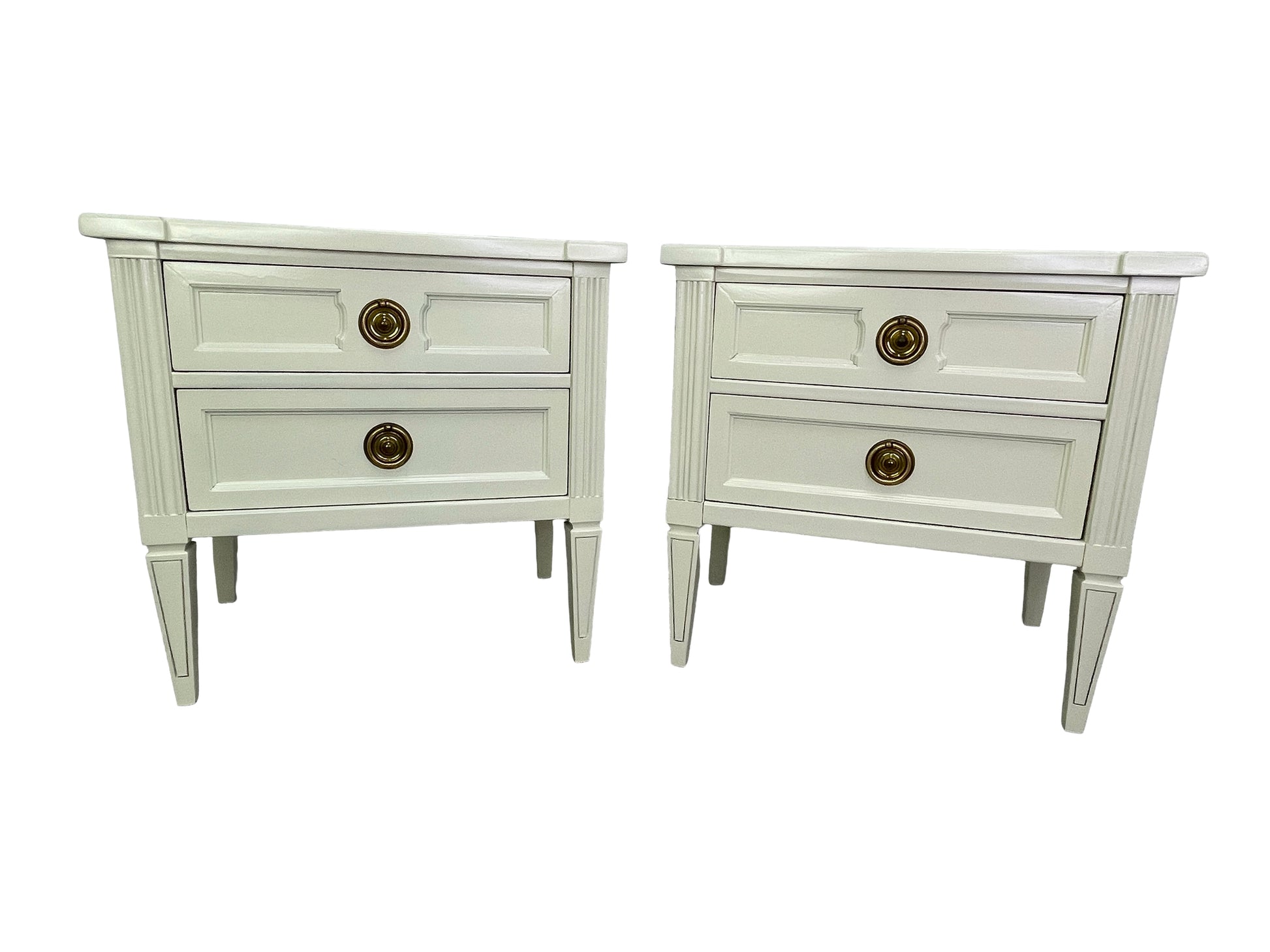 Pair of American of Martinsville nightstands in off-white lacquer with brass hardware front view, 1970s
