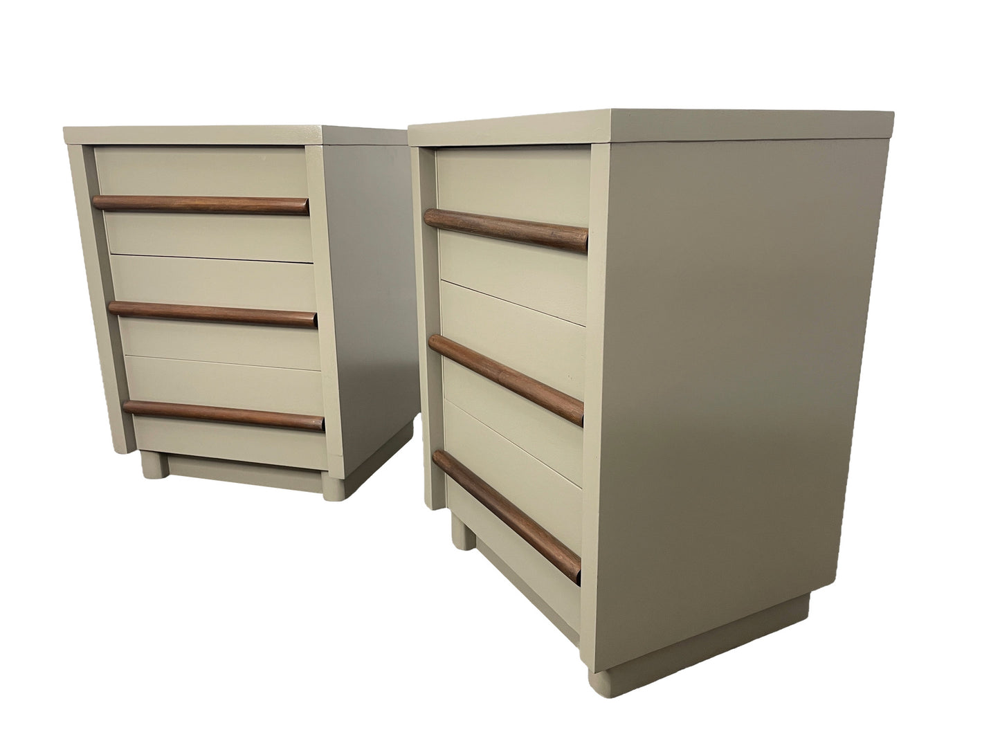 Three-quarter view of a pair of Mid-Century Modern American of Martinsville nightstands with walnut pulls and gray lacquer finish.