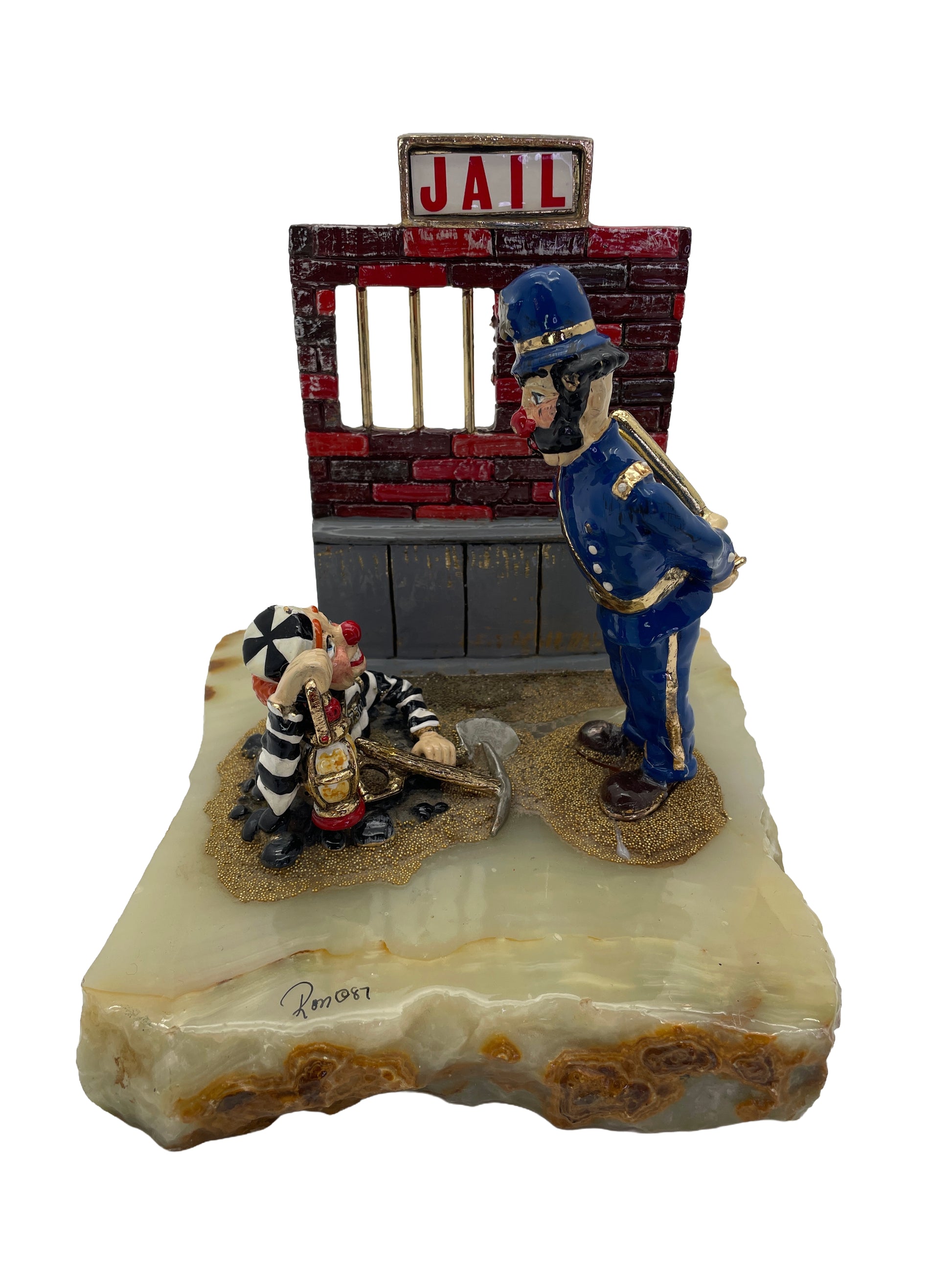 Vintage Ron Lee “Great Escape” clown sculpture featuring a police officer and prisoner clown outside a jail on a natural onyx base, signed 1987.